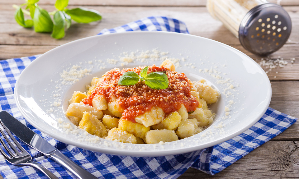 Potato gnocchi with tomato sauce 